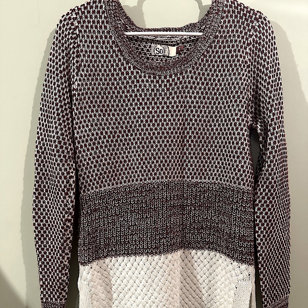 Long sleeve sweater, maroon and white